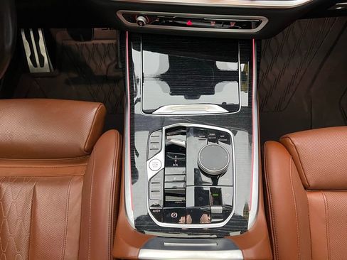 Used 2023 BMW X7 M60i image 12