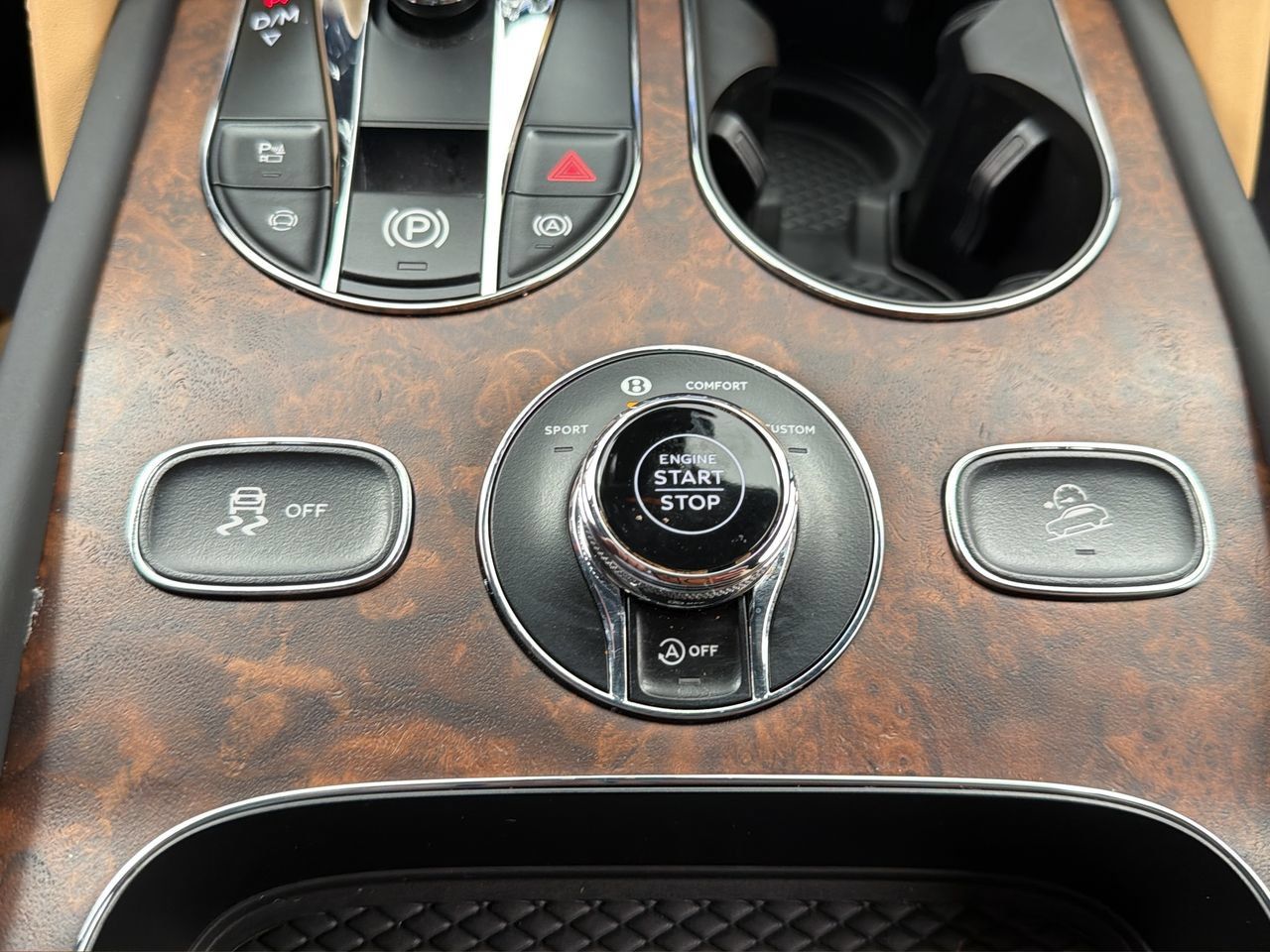 Used 2025 Bentley Bentayga AWD/4WD image 37