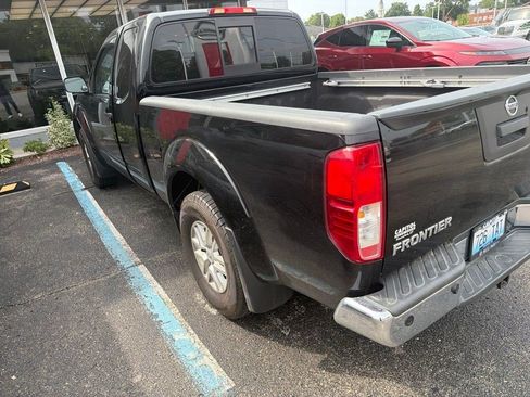 Used 2015 Nissan Frontier SV w/ SV Value Truck Package AWD/4WD image 8