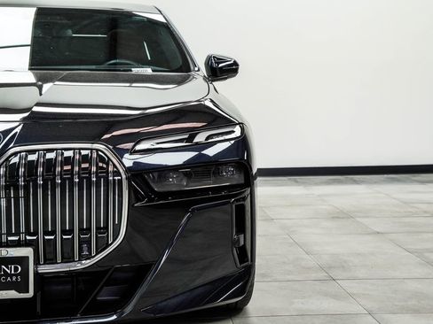 Used 2023 BMW 760i xDrive AWD/4WD image 4