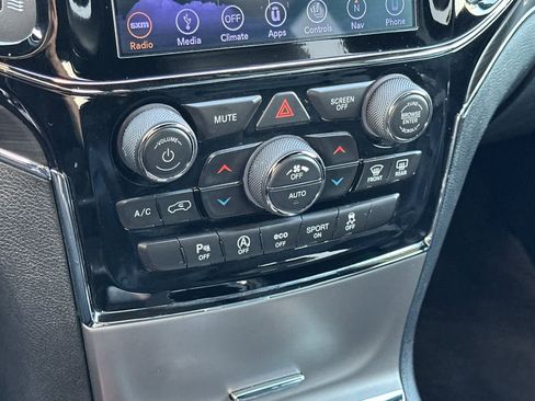 Used 2019 Jeep Grand Cherokee Limited w/ Luxury Group II image 20