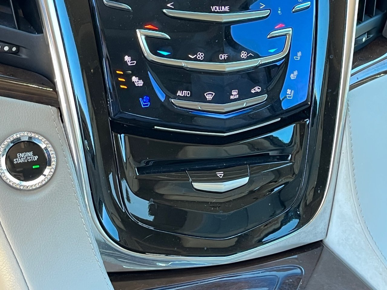 Used 2017 Cadillac Escalade Luxury AWD/4WD image 26