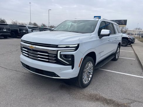 New 2026 Chevrolet Suburban Premier image 7