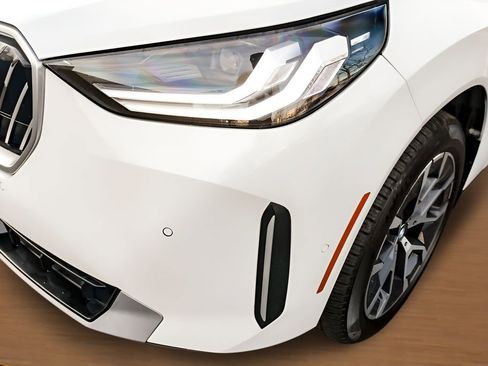 Used 2025 BMW X3 xDrive30i image 16