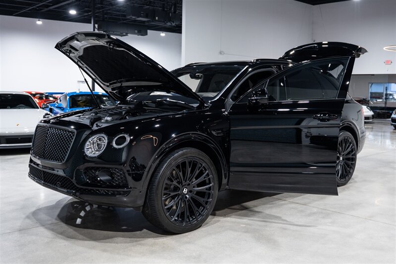 Used 2017 Bentley Bentayga AWD/4WD image 40
