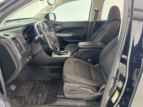 Used 2022 Chevrolet Colorado LT AWD/4WD image 16