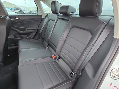 Used 2023 Volkswagen Jetta SE w/ Panoramic Sunroof Package image 27