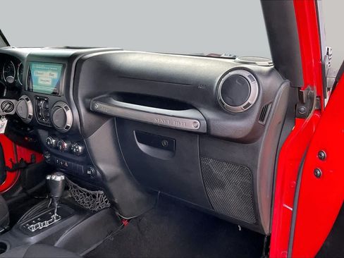 Used 2015 Jeep Wrangler Unlimited Sport w/ Quick Order Package 24S AWD/4WD image 17