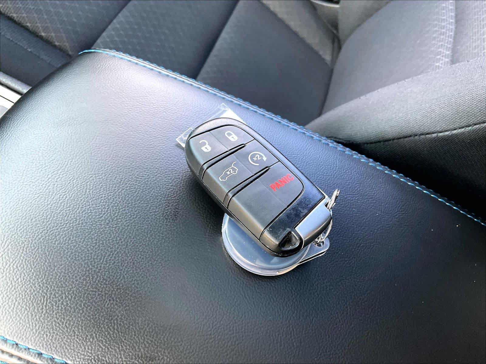 Used 2019 Jeep Grand Cherokee Laredo AWD/4WD image 14