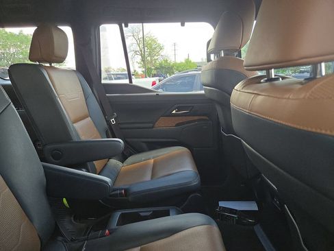 Used 2024 Lexus GX 550 w/ Cold Area Package AWD/4WD image 7