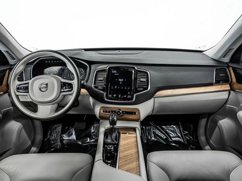 Used 2022 Volvo XC90 T6 Momentum w/ Advanced Package image 12