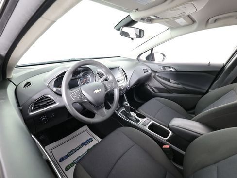 Used 2017 Chevrolet Cruze LT image 10