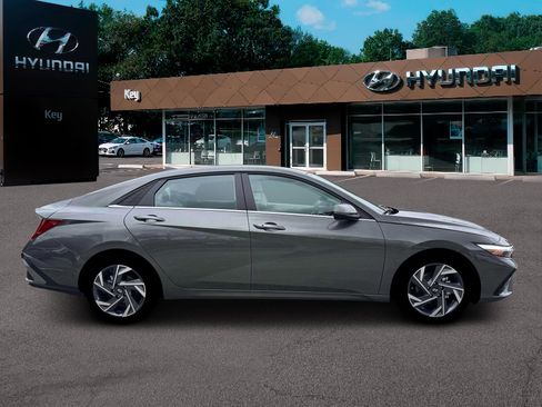 New 2026 Hyundai Elantra Limited FWD image 9