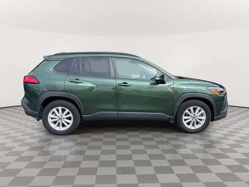 Used 2022 Toyota Corolla Cross LE image 8