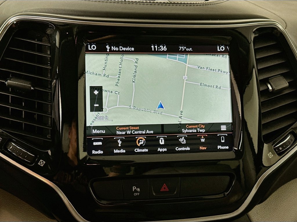Used 2019 Jeep Cherokee Overland AWD/4WD image 18