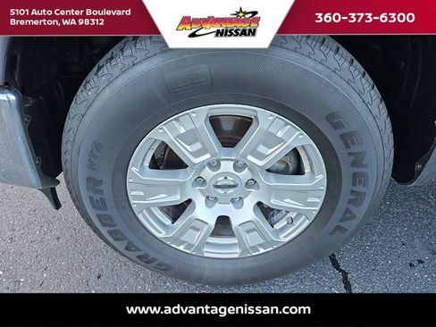 Used 2018 Nissan Titan SV image 25