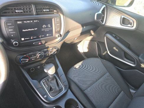 Used 2023 Kia Soul LX w/ LX Technology Package image 27