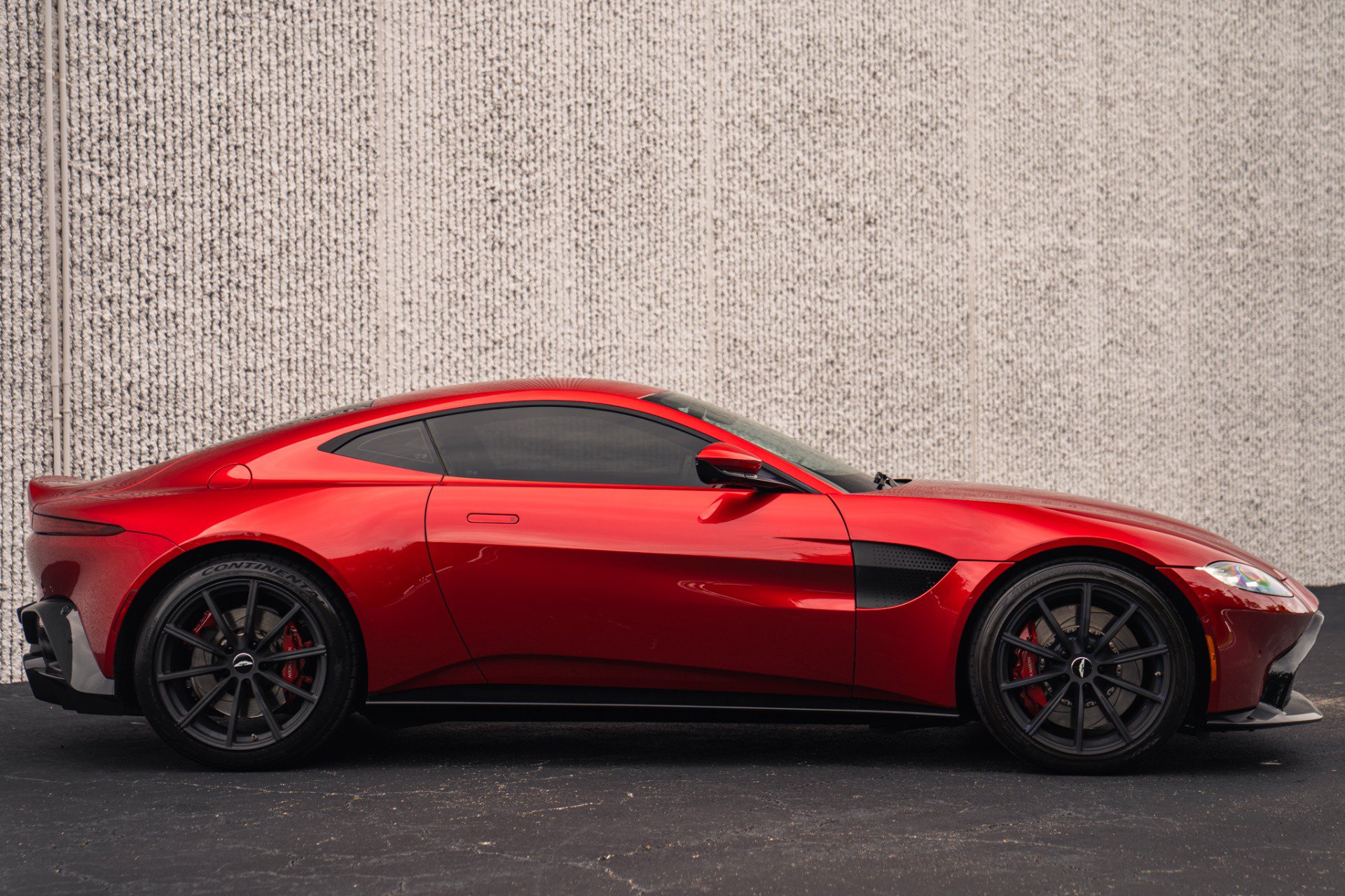 Used 2019 Aston Martin V8 Vantage Coupe RWD image 7