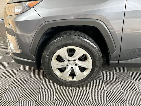 Used 2021 Toyota RAV4 LE FWD image 11