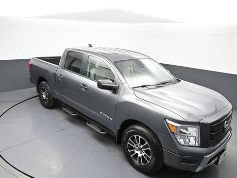 Used 2024 Nissan Titan SV w/ SV Convenience Package image 33