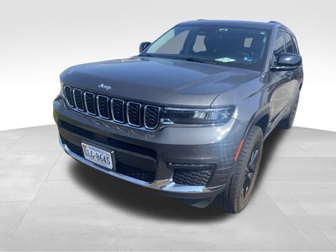 Used 2022 Jeep Grand Cherokee L Limited RWD image 2