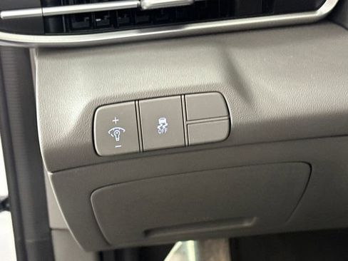 Certified 2025 Hyundai Elantra Sport image 47