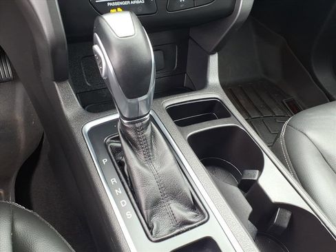 Used 2019 Ford Escape SEL image 9