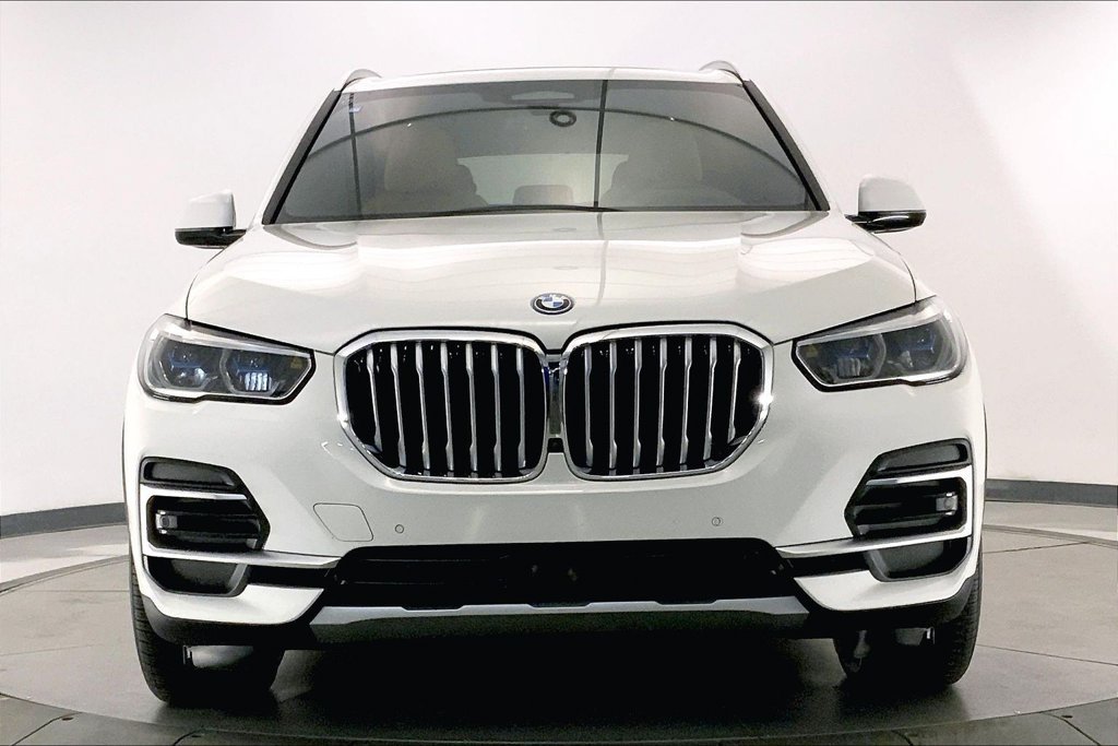 Certified 2023 BMW X5 xDrive45e w/ Executive Package AWD/4WD image 2