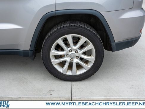 Used 2017 Jeep Grand Cherokee Limited image 12