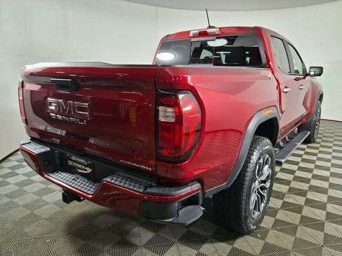 Used 2024 GMC Canyon Denali image 5