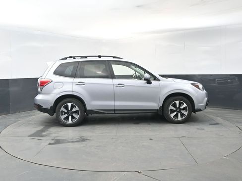 Used 2017 Subaru Forester 2.5i Limited w/ Popular Package #2 image 6