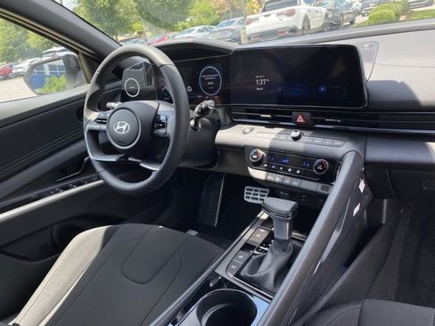 New 2025 Hyundai Elantra SEL image 40