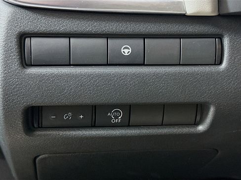 Used 2023 Nissan Rogue SV AWD/4WD image 17