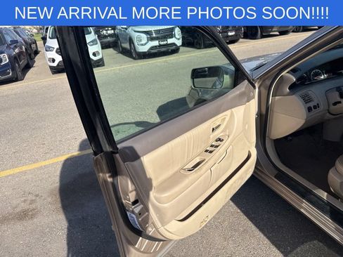 Used 2001 Toyota Avalon XLS FWD image 9