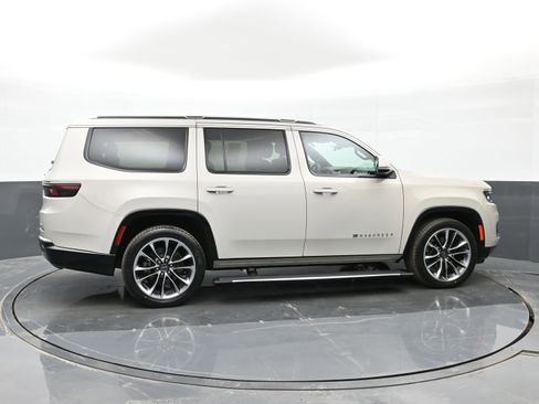 Used 2022 Jeep Wagoneer Series III w/ Premium Group I image 9