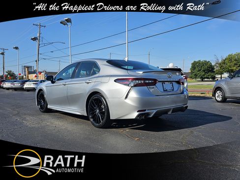 Used 2021 Toyota Camry XSE image 8