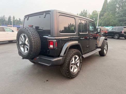 Used 2019 Jeep Wrangler Unlimited Sahara w/ Uconnect 4C Nav & Sound Group AWD/4WD image 5