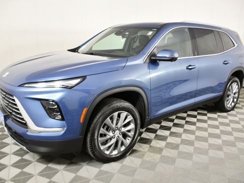 Used 2025 Buick Enclave Preferred image 10