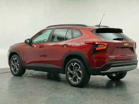 Used 2025 Chevrolet Trax LT image 6