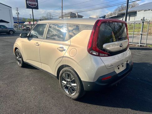 Used 2020 Kia Soul EX FWD image 4
