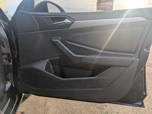 Used 2022 Volkswagen Jetta SE image 22