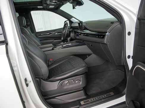 Used 2023 Cadillac Escalade V AWD/4WD image 2