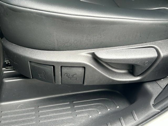 Used 2022 Toyota Highlander XLE AWD/4WD image 31