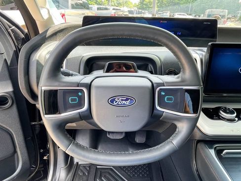 Used 2025 Ford Expedition Active AWD/4WD image 11
