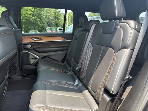 Used 2023 Jeep Grand Cherokee L Summit AWD/4WD image 12