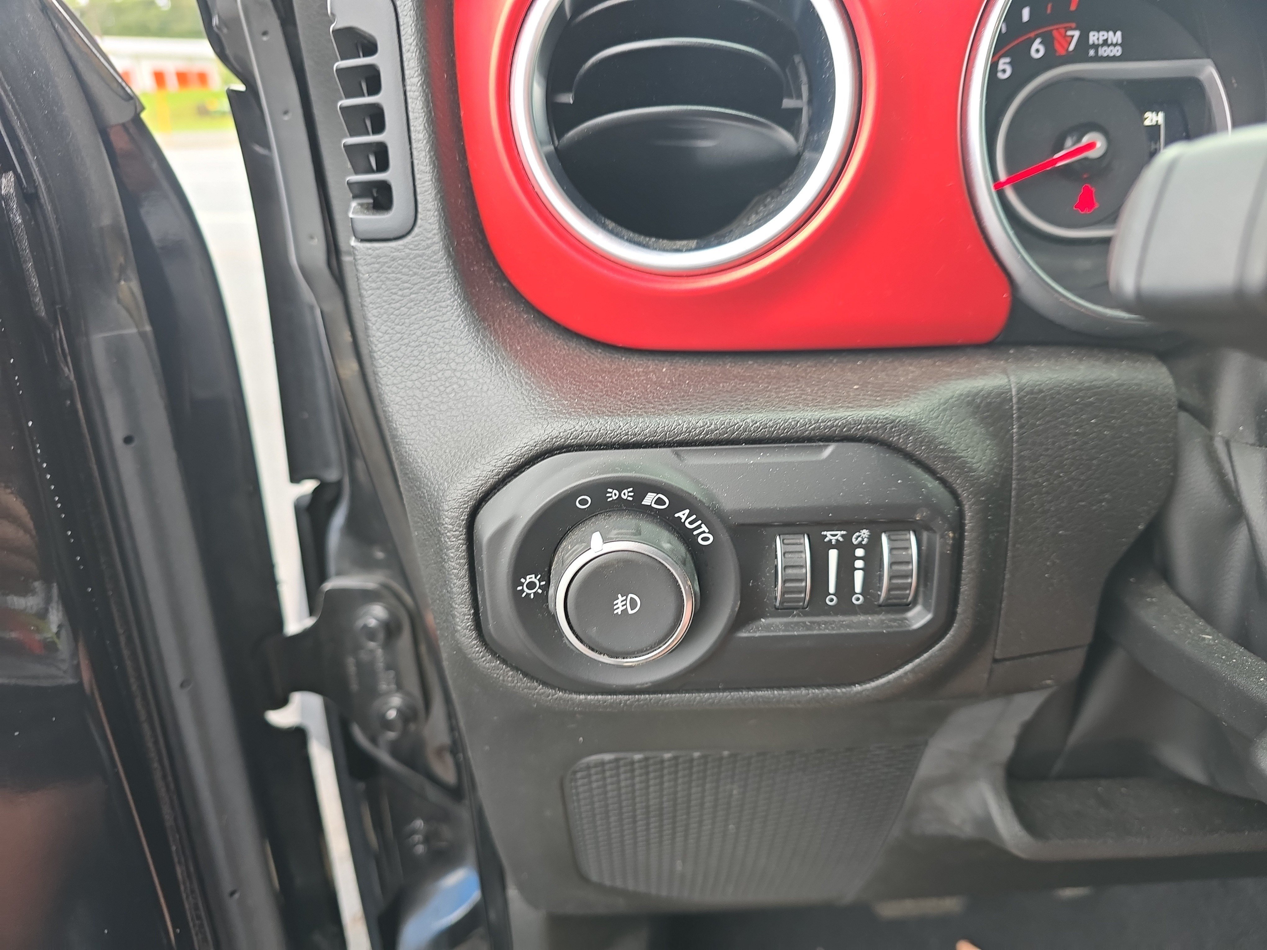 Used 2022 Jeep Wrangler Unlimited Rubicon w/ Xtreme Recon 35" Tire Package AWD/4WD image 22