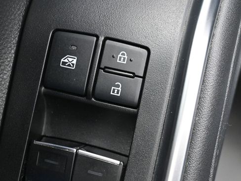 Used 2020 Toyota Highlander Limited image 13