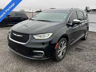 Used 2025 Chrysler Pacifica Pinnacle video 1