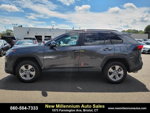 Used 2022 Toyota RAV4 XLE w/ Convenience Package image 2
