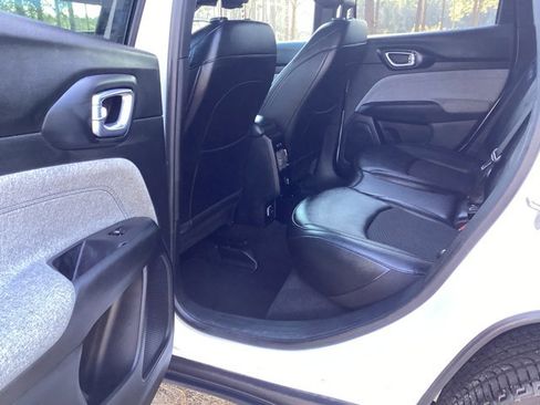 Used 2024 Jeep Compass Latitude image 10